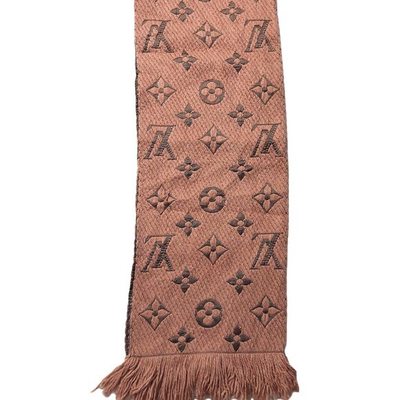 Louis Vuitton LV Dusty Rose Pink Gray Shine Monogram Logomania Scarf Pre-Owned - Picture 3 of 13